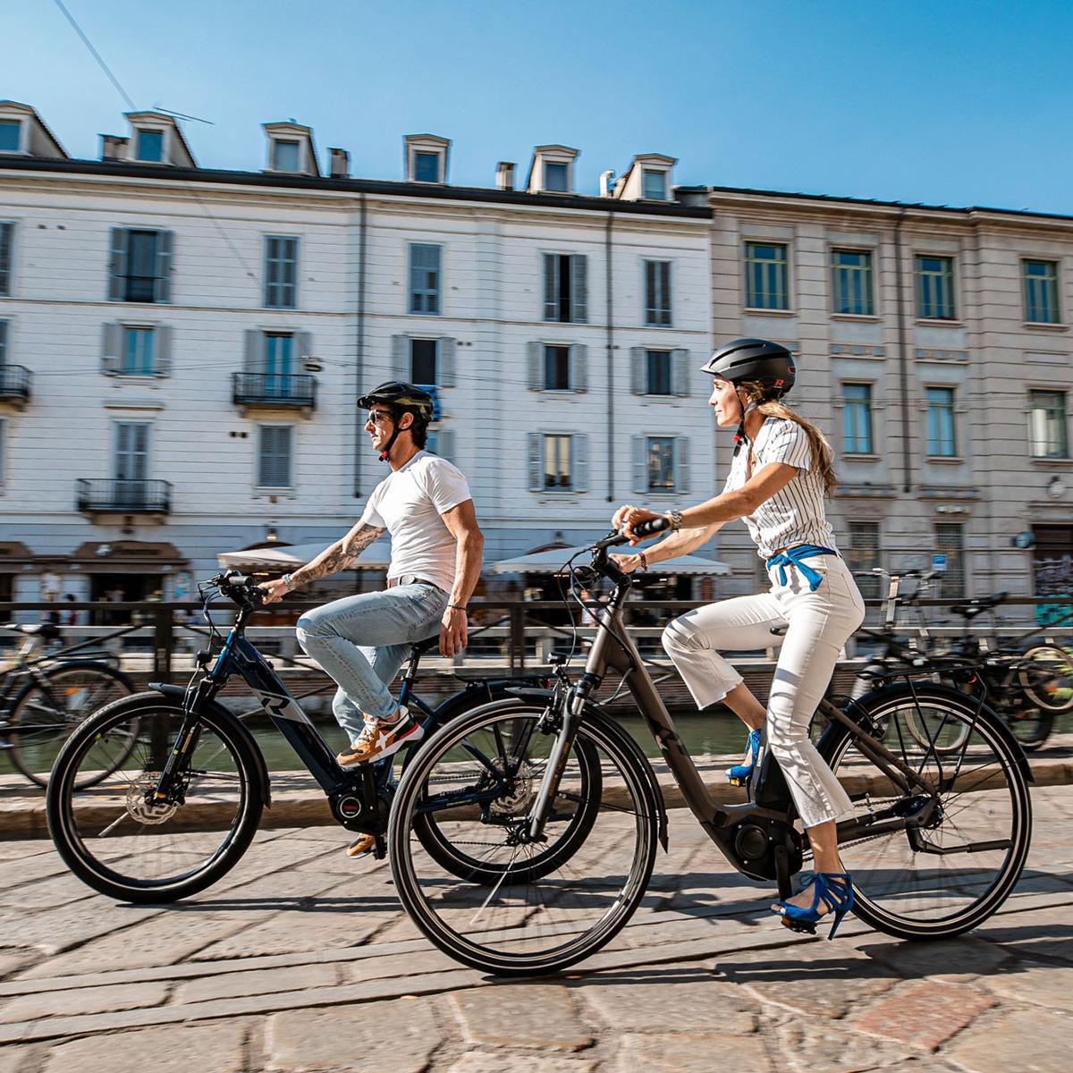 2 bikers in the city